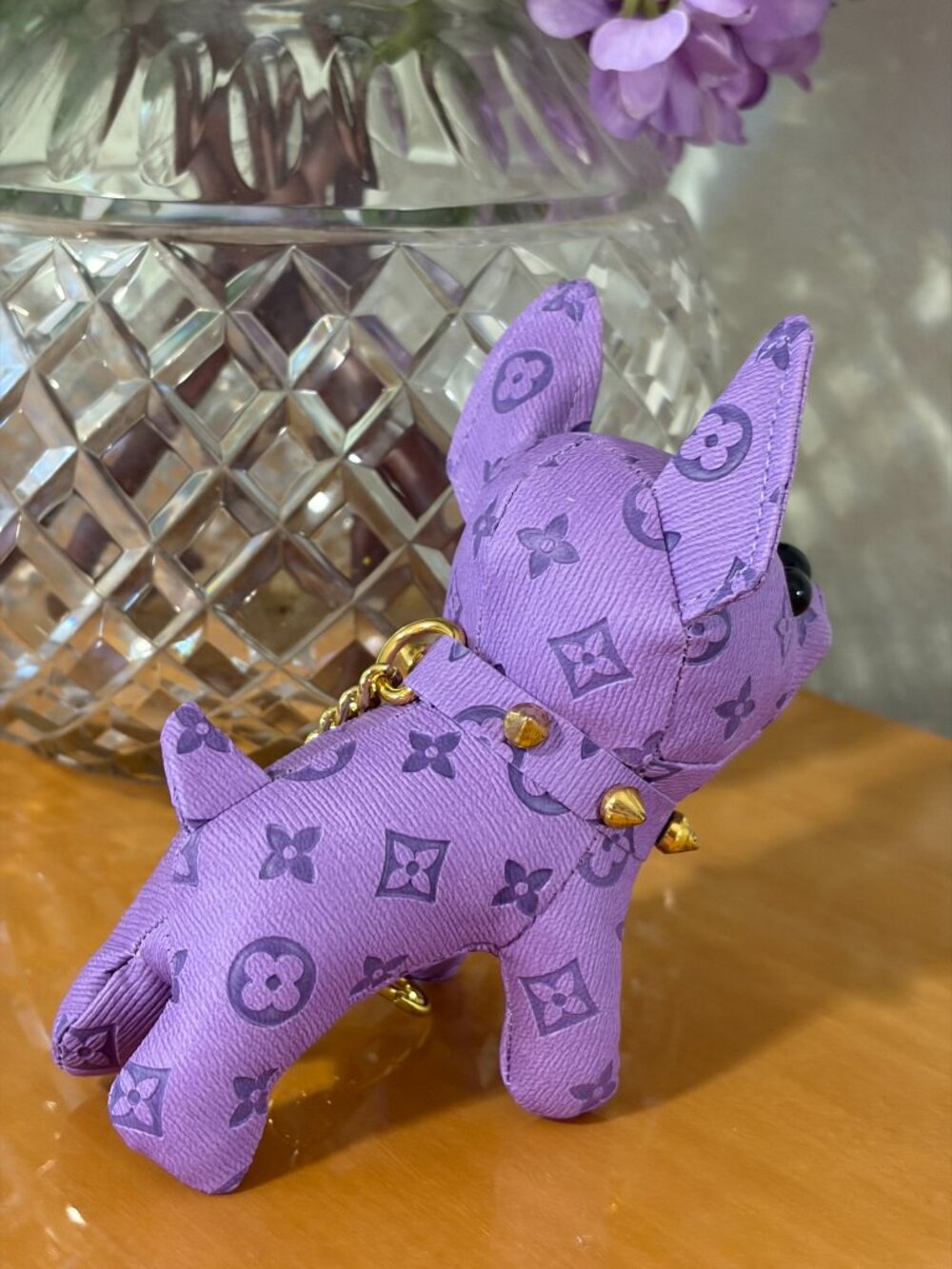 FRENCHI BULLDOG IN LAVENDER - BAGCHARM - Picture 2 of 2